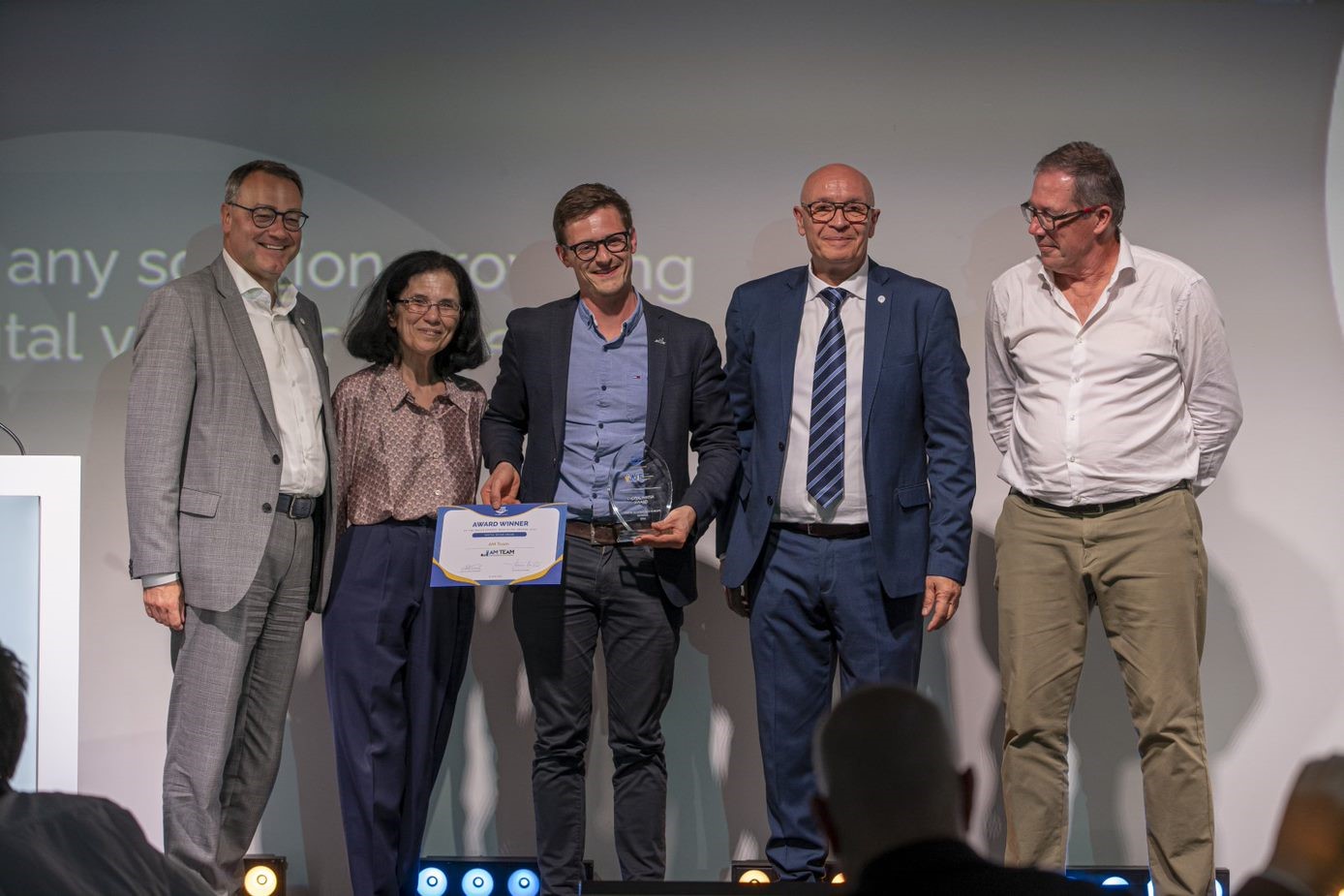 AM-Team neemt de Digital Water Award in ontvangst